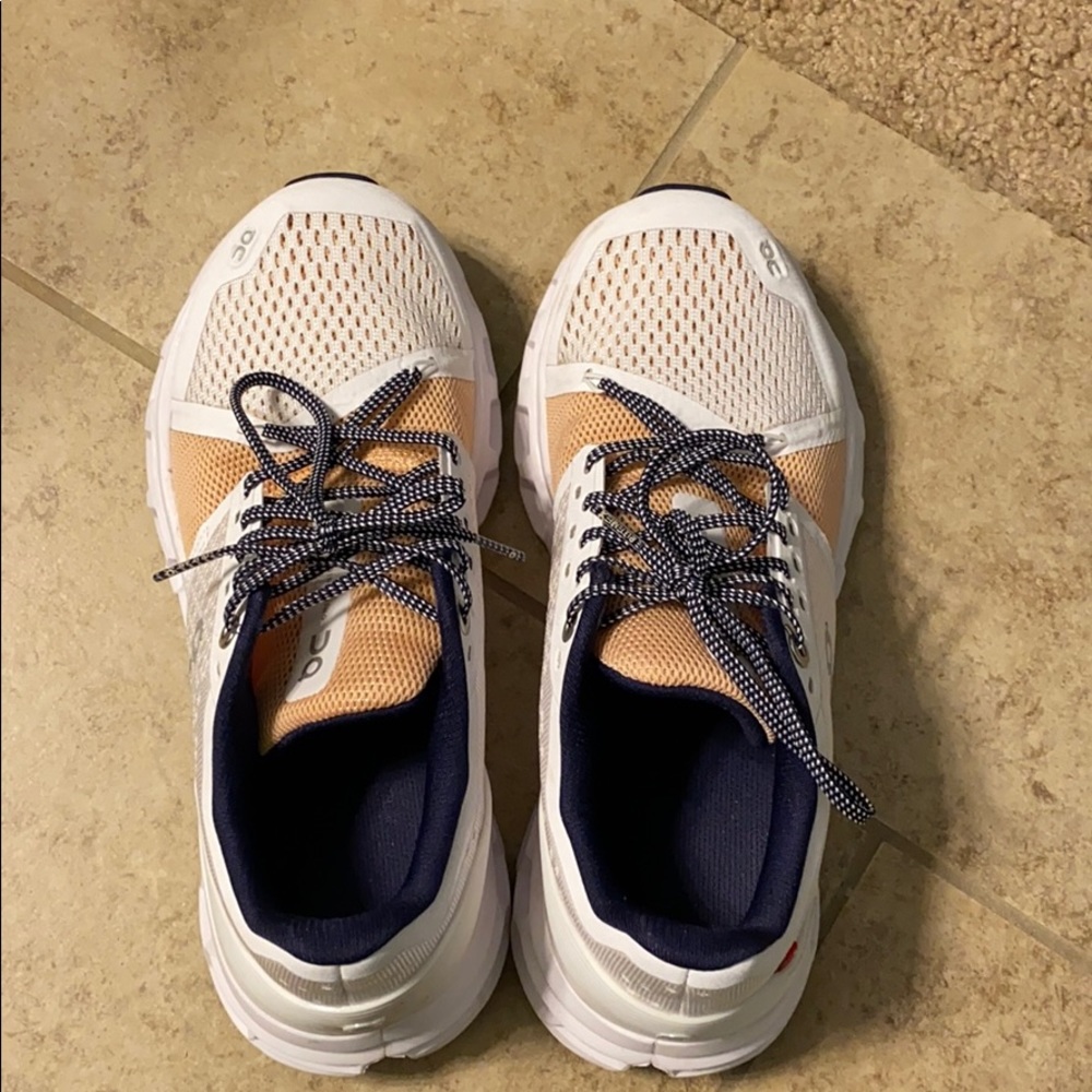 Women’s on cloud tennis shoes.